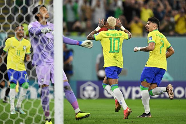 Imágenes del duelo entre Brasil y Corea del Sur, por los octavos de final del Mundial de Qatar, en Est.