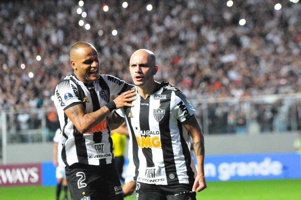 Atltico voltou forte na etapa final e abriu o placar em cobrana de pnalti com Fbio Santos: 1 a 0