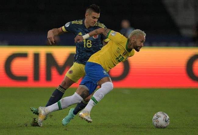 Brasil e Colmbia se enfrentaram no Estdio Nilton Santos, pelo Grupo B da Copa Amrica