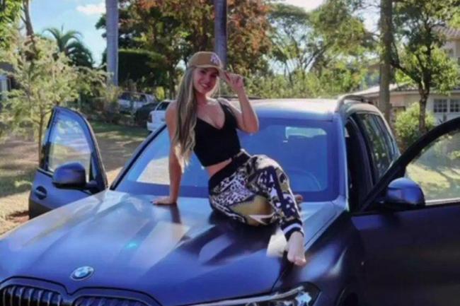 Atacante presentou esposa com BMW X7