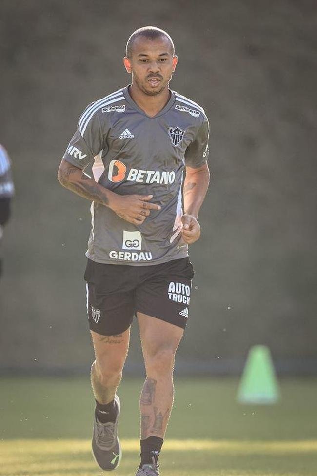 Nesta tera-feira (26), Cuca foi apresentado como treinador do Atltico - pela terceira vez na carreira. Primeiro, foi saudado pelo diretor de futebol Rodrigo Caetano e concedeu entrevista coletiva na sala de imprensa da Cidade do Galo. Depois, comandou o primeiro treino com o elenco no CT, j pensando no confronto contra o Internacional, pelo Campeonato Brasileiro.