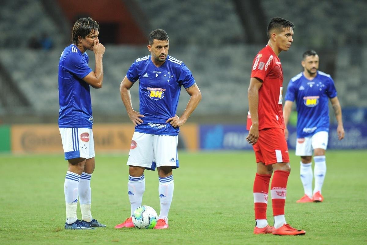 Revs por 2 a 0 para o CRB frustrou torcida do Cruzeiro no Mineiro