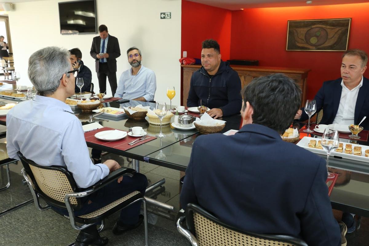 Encontro de Ronaldo, s�cio majorit�rio da SAF do Cruzeiro, com o governador de Minas, Romeu Zema, na sede do Banco BDMG, em Belo Horizonte