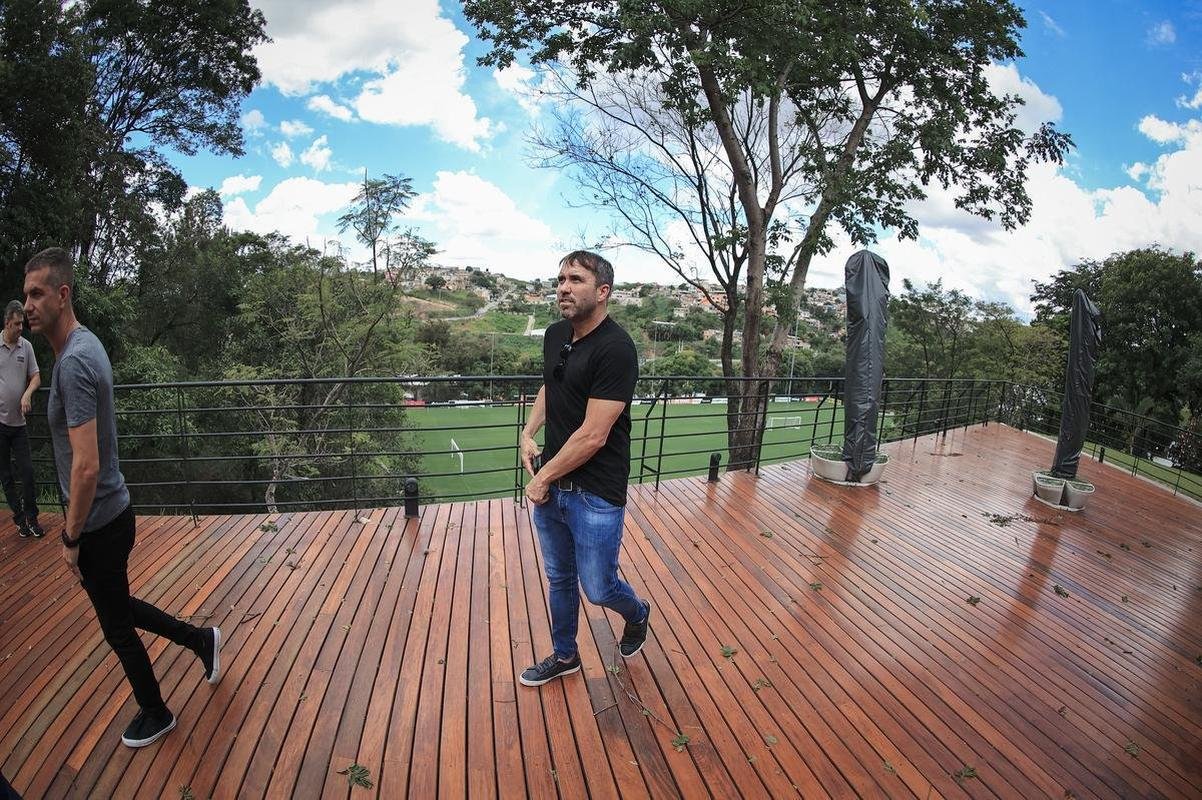 Coudet conhece a Cidade do Galo