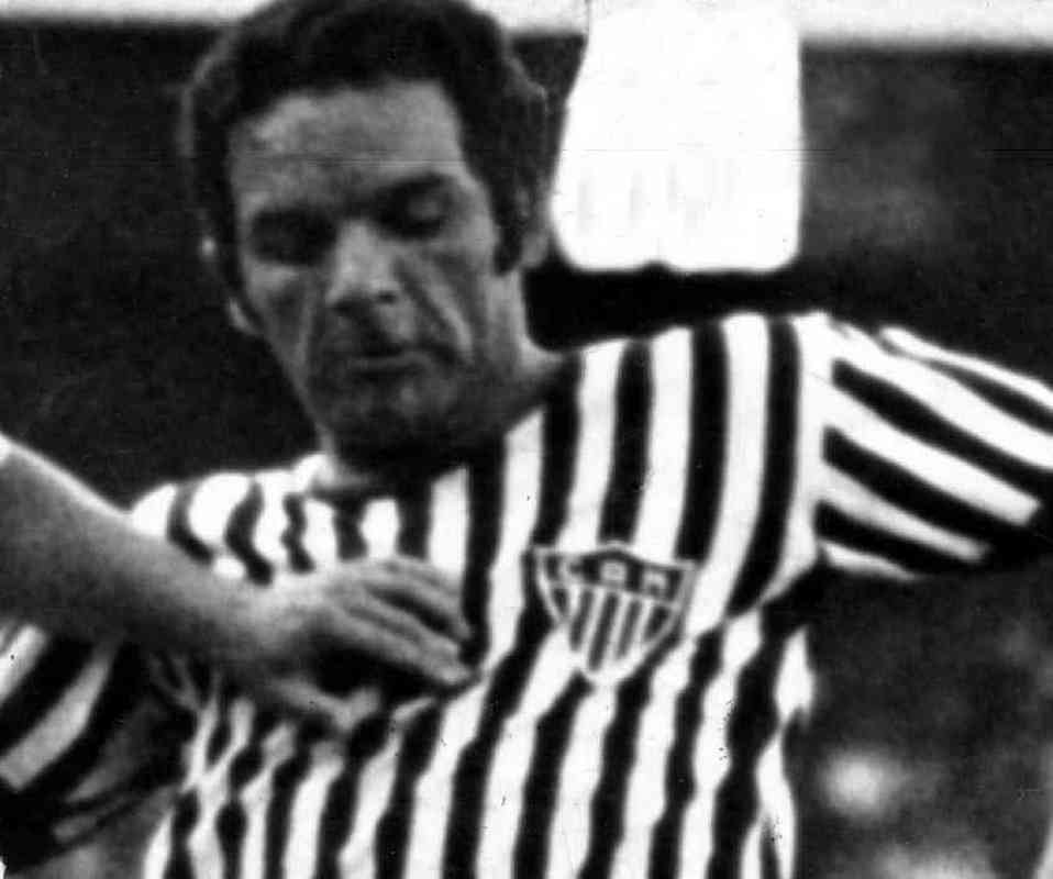 O lateral Hctor Cincunegui foi dolo da torcida atleticana e um de seus jogadores mais vigorosos. Cincunegui atuou em 194 partidas com a camisa nmero quatro do Atltico e marcou um gol. Alm de ter conquistado o Mineiro de 1970, foi campeo brasileiro de 1971. Seu passe para o Alvinegro custou 40 mil dlares, aproximadamente Cr$ 160 mil, em 1968.