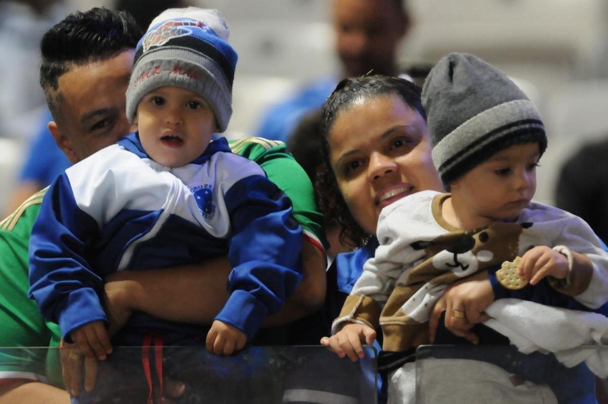 Torcedores do Cruzeiro no jogo com o Vila Nova, no Mineiro