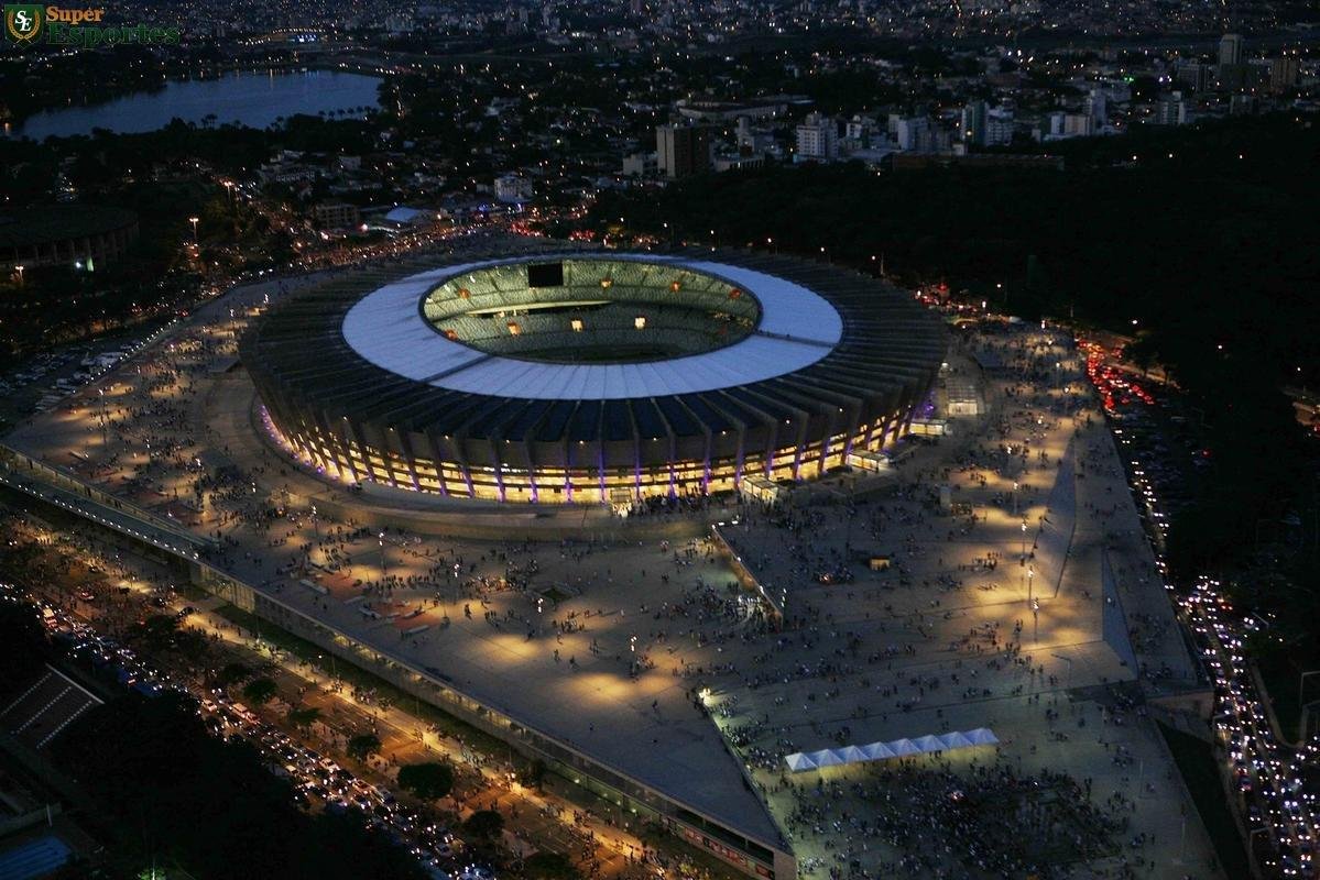 Em 2013, obras de modernizao concludas e estdio pronto para a Copa das Confederaes e, posteriormente, para a Copa do Mundo de 2014