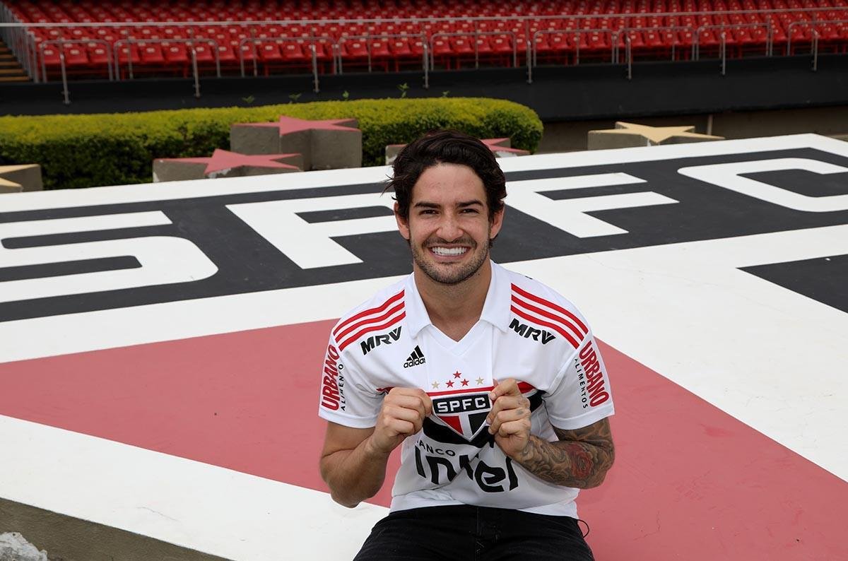 Alexandre Pato, atacante, 31 anos, seu ltimo clube foi o So Paulo