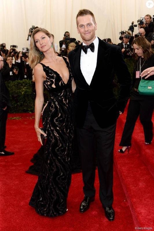 Foto da supermodelo Gisele Bndchen e de Tom Brady, jogador de futebol americano do Tampa Bay Buccaneers