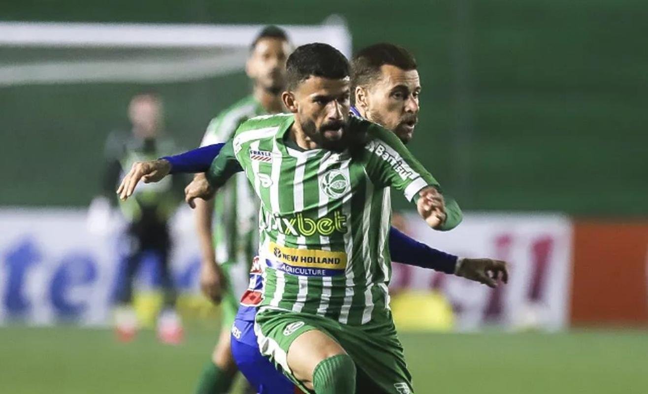 Volante Jadson pelo Juventude, em 2022
