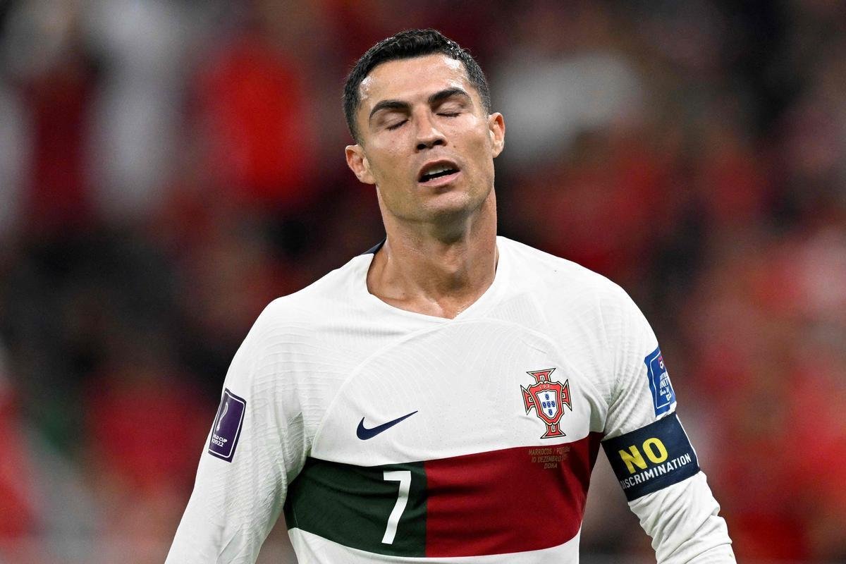 Cristiano Ronaldo chorou muito ao deixar o gramado aps a eliminao de Portugal diante de Marrocos