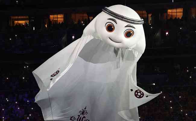 Mascote La'eeb sobrevoou o Estdio Al Bayt na abertura da Copa do Mundo do Catar