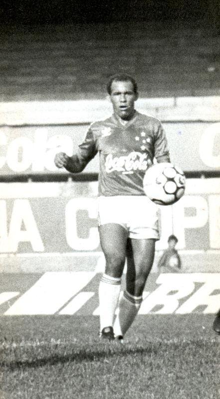 27 - Hamilton - 73 gols em 212 jogos (1986 a 1990)