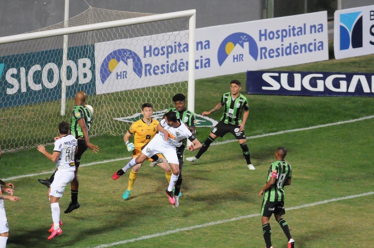 No segundo tempo, Atltico abriu o placar com Rver, de cabea