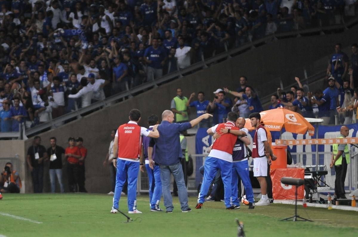 Fotos do primeiro tempo de Cruzeiro x La U, no Mineiro, pela Copa Libertadores