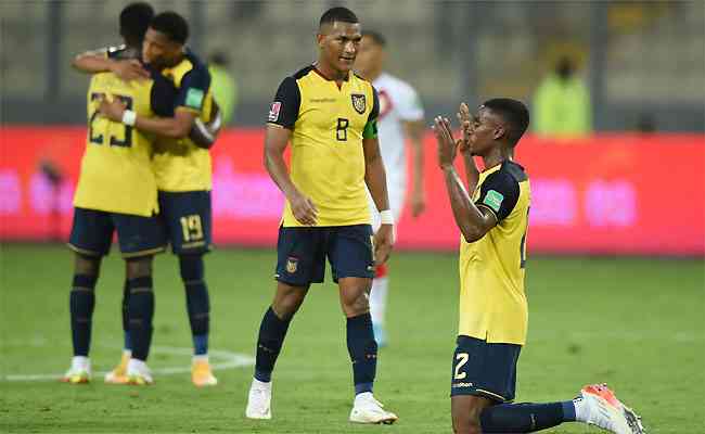 Equatorianos festejam após empate com Peru em Lima: vaga na Copa é quase realidade