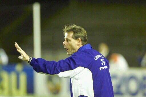 Ivo Wortmann - deixou o comando do Coritiba para substituir Carpegiani no Cruzeiro, em 6 de agosto de 2001. Em 12 jogos, obteve quatro vitrias, trs empates e cinco derrotas (41,66%). Por causa dos maus resultados, acabou demitido em 20 de setembro.