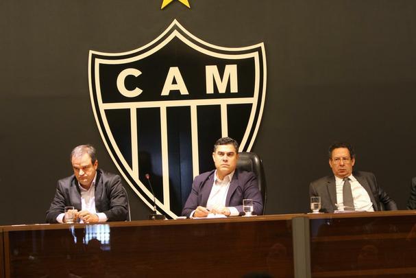 Veja imagens da entrevista coletiva de Srgio Sette Cmara