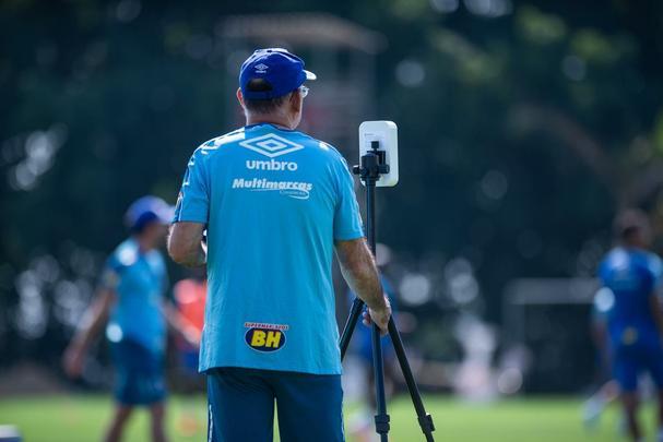 Fotos do treino do Cruzeiro desta sexta-feira, na Toca da Raposa II. Rogério Ceni monta equipe para jogo deste sábado, às 19h, no Allianz Parque, contra o Palmeiras, pelo Campeonato Brasileiro.
