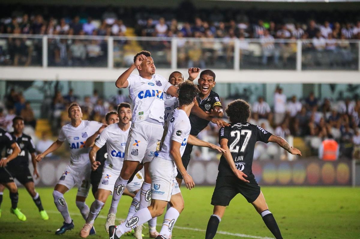 Na Vila Belmiro, Atltico  derrotado pelo Santos por 3 a 2, pela 37 rodada do Campeonato Brasileiro 