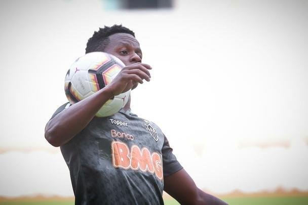 Levir Culpi comanda treino no Mineirão antes da estreia no Grupo E da Libertadores