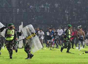 Na tragédia, ocorrida em outubro durante um jogo entre o Arema FC e o Persebaya Surabaya, em Malang (Java Oriental), morreram 135 pessoas
