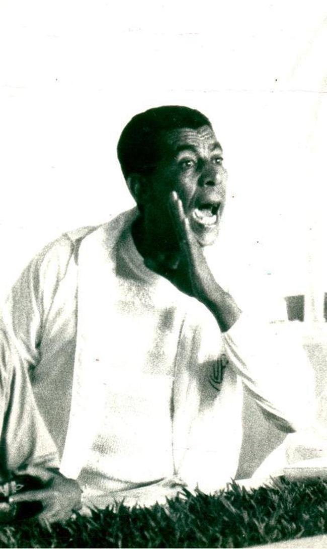 06/11/1985 - Jair Bala em passagem como tcnico do Valrio