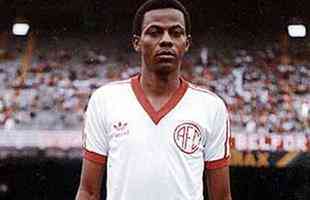 Lateral-esquerdo Paulo Csar teve passagens por Cruzeiro e Flamengo nos anos 1980