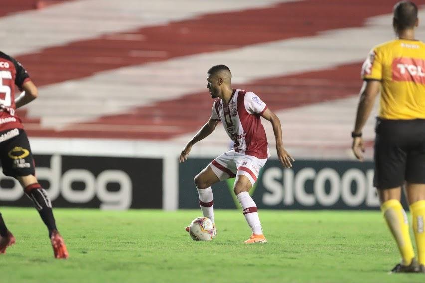 Nutico pressiona na segunda etapa, mas no consegue marcar gol em casa e fica no 0 a 0 com o Vitria. Alvirrubros ao menos impediram crescimento de sequncias de derrotas diante de rival direto na briga contra o rebaixamento