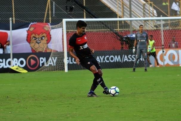 Vitória derrotou Atlético por 1 a 0, no Barradão, com gol de Léo Ceará