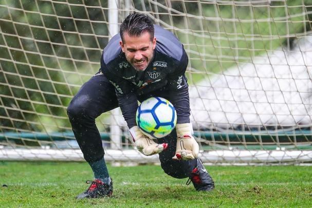 Atltico treinou sob chuva intensa na Cidade do Galo nesta quinta-feira  tarde