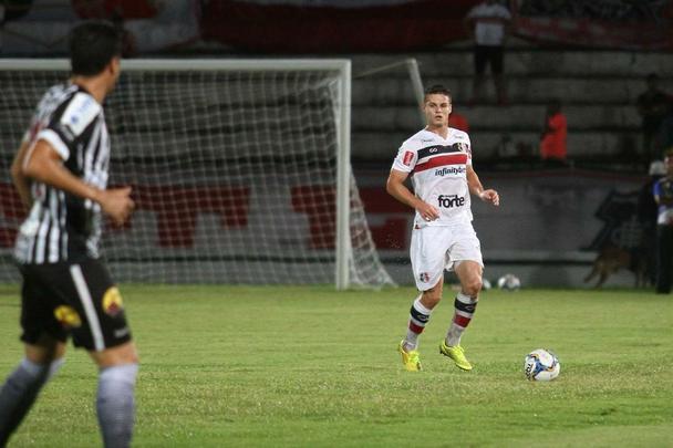 Santa Cruz e Botafogo-PB se enfrentaram pela 12ª rodada da Série C do Campeonato Brasileiro para se manterem na briga pelo G4