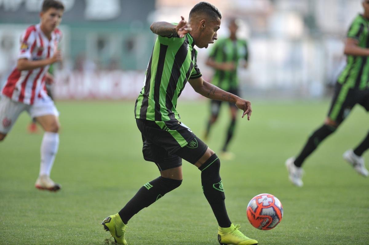 Veja fotos do jogo entre Amrica e Villa Nova