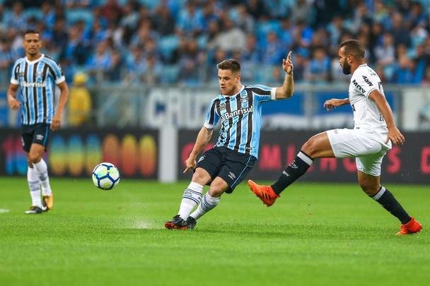 Grêmio jogou melhor e conseguiu vitória por 2 a 0 sobre o Atlético na Arena, em Porto Alegre, pela 13ª rodada do Campeonato Brasileiro