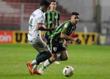 Com gol de Henrique Almeida, o Coelho bateu o Esmeraldino por 1 a 0 e deixou a zona de rebaixamento do Campeonato Brasileiro