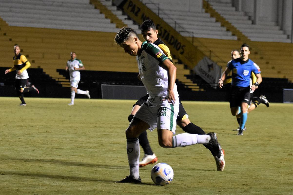Cricima e Amrica duelaram pela terceira fase da Copa do Brasil no Estdio Heriberto Hlse, em Santa Catarina