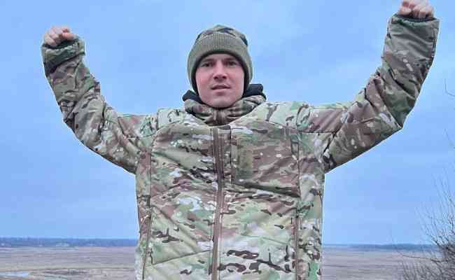 Viktor Kornienko, de 23 anos, zagueiro do Shakhtar Donetsk, se juntou ao exrcito ucraniano no combate  Rssia