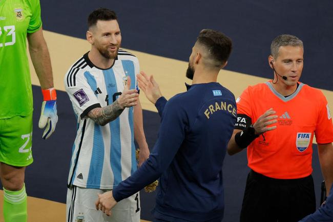 Entrada de Argentina e Frana no campo do Estdio Icnico de Lusail para a final da Copa do Mundo foi um espetculo  parte. Veja fotos do show de fogos, de luzes e da execuo dos hinos nacionais dos dois pases