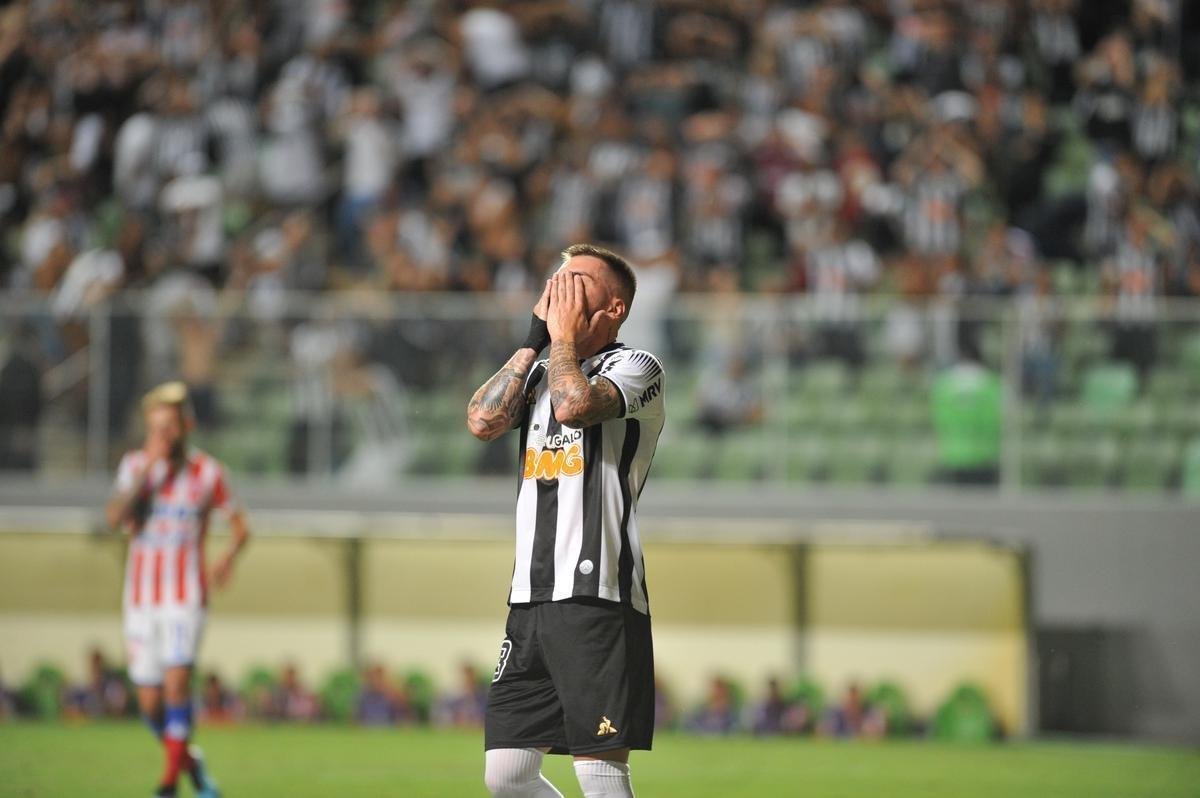 Atltico insistiu no segundo tempo, no conseguiu o terceiro gol e foi eliminado