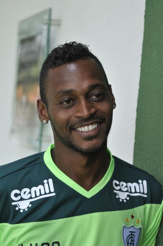 Marquinhos, de 28 anos,  o nono reforo do Amrica para temporada 2018