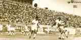 02/12/1963. Lance do jogo entre Atlético e Cruzeiro, realizado no estádio Independência. O jogo terminou empatado em 1 a 1
