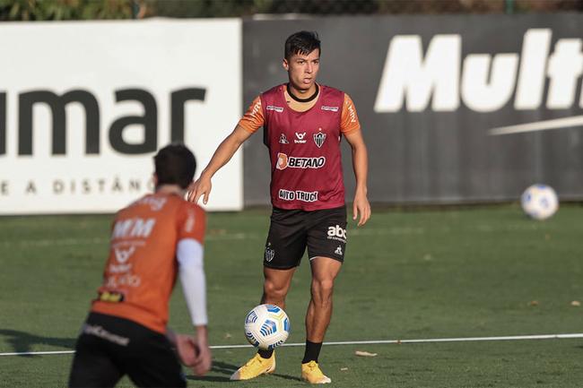 Alan Franco vem tendo poucas chances pelo limite de estrangeiros no Brasil