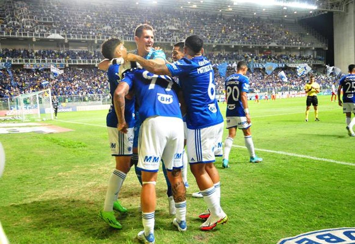 O Cruzeiro goleou o Nutico por 4 a 0 no Independncia, em Belo Horizonte, na 26 rodada da Srie B