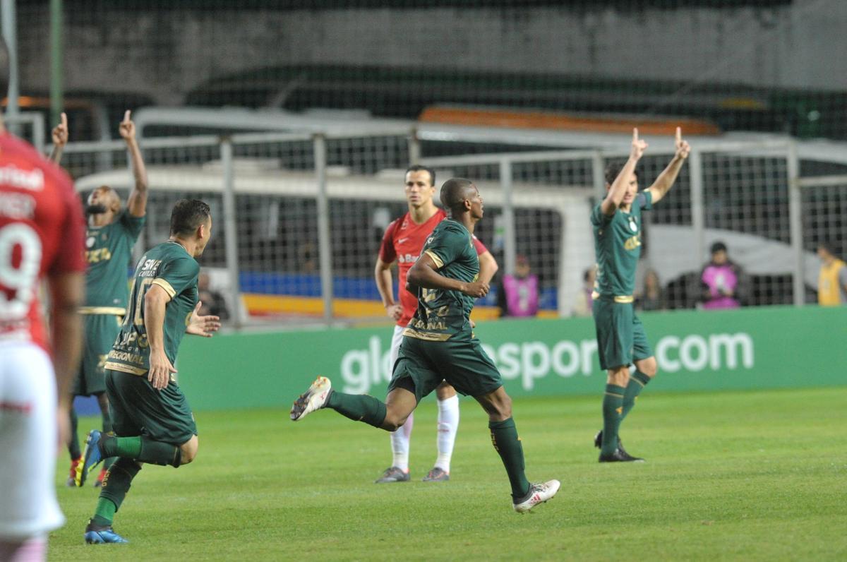 Fotos do jogo entre Amrica e Internacional, no Independncia, pela 15 rodada do Campeonato Brasileiro