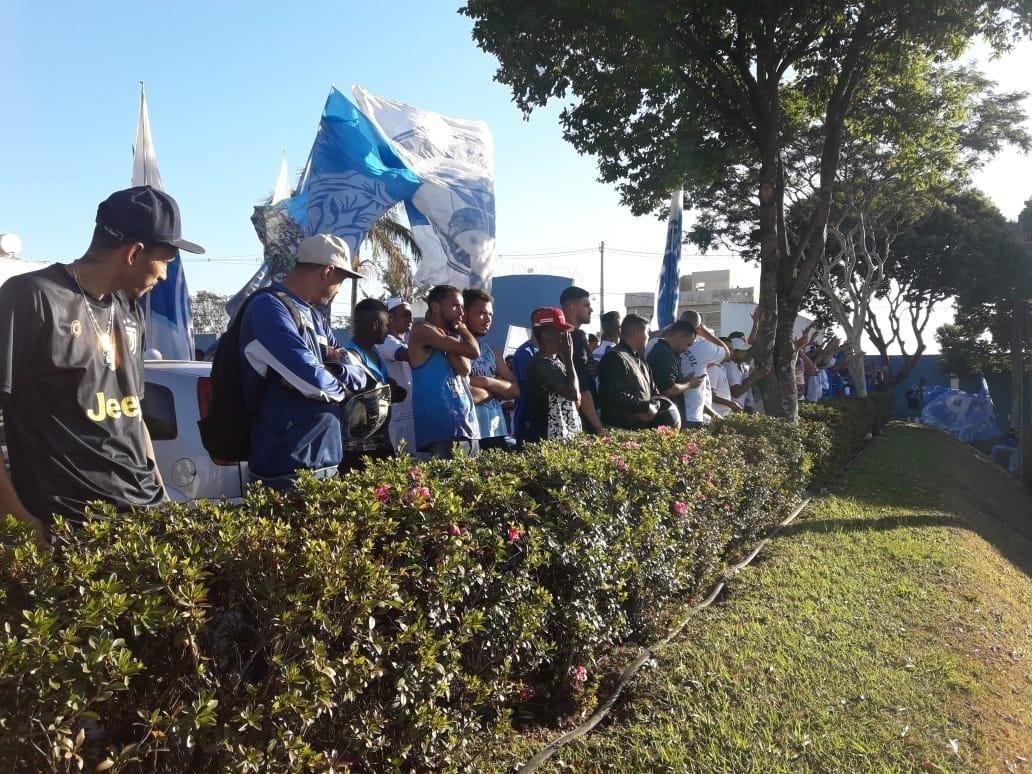 Torcida viu minutos iniciais do treino desta quinta-feira