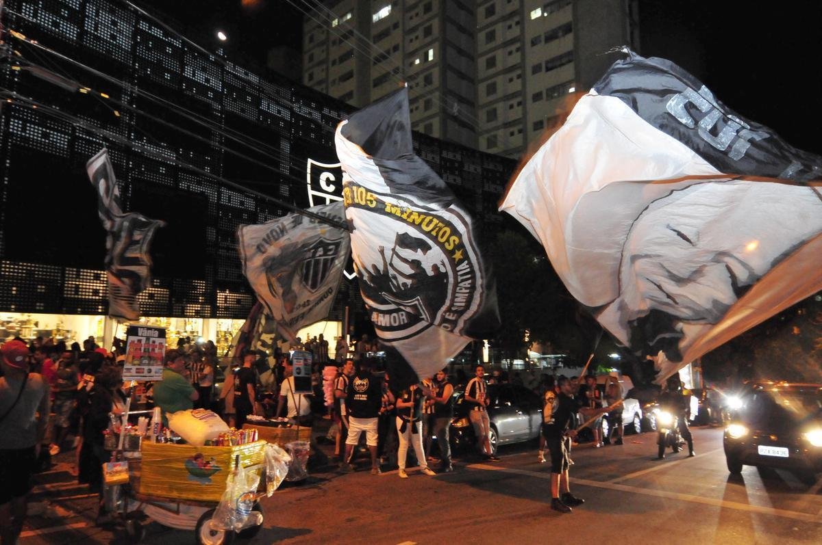 Fotos da festa da torcida do Atltico na sede do clube pelo aniversrio de 110 anos