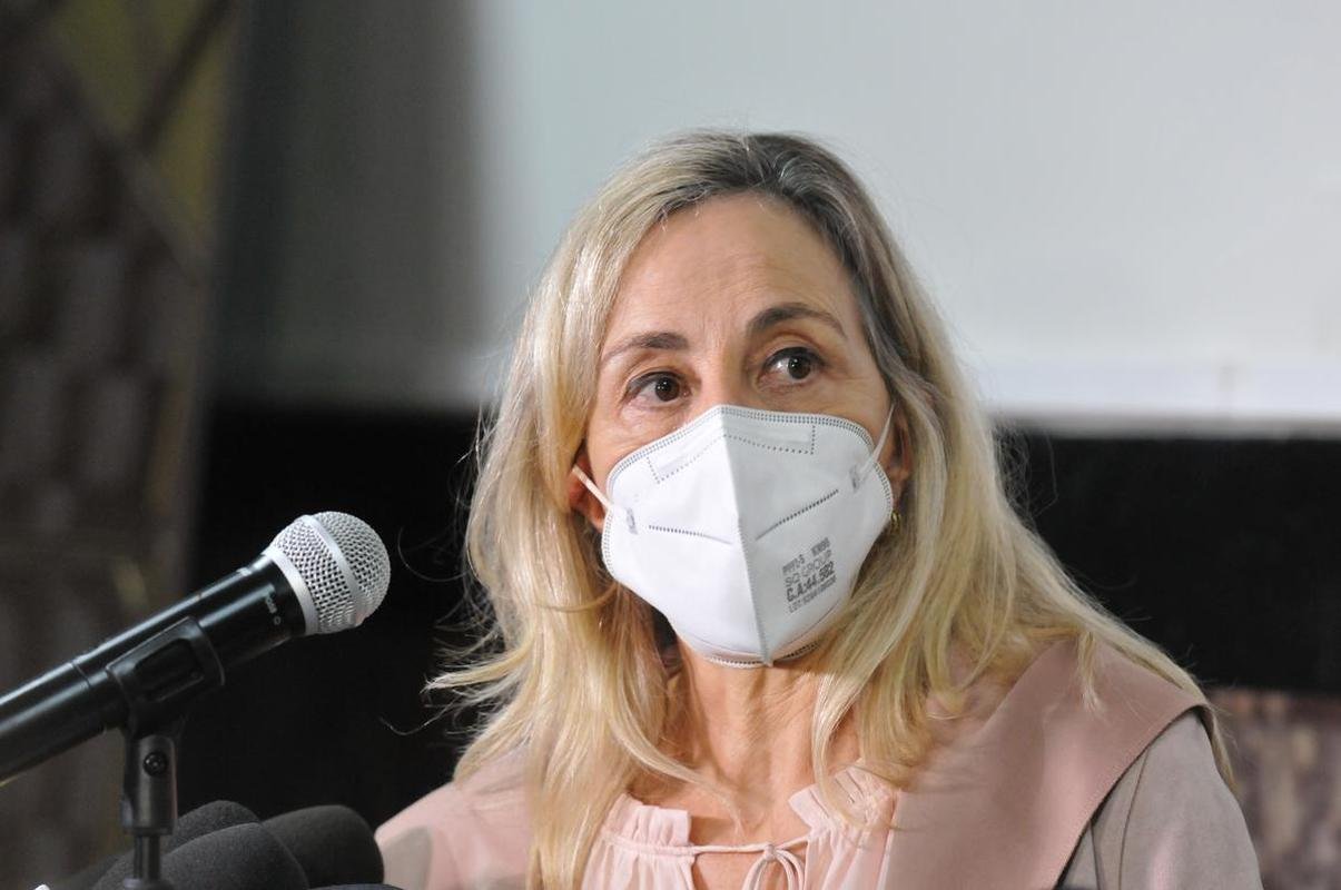 Reunio entre a Prefeitura de Belo Horizonte definiu a liberao de 30% de pblico nos jogos de Amrica, Atltico e Cruzeiro. Agora, para atuar diante de suas torcidas, os clubes precisam ter o aval das confederaes. No momento, apenas a Conmebol autorizou partidas com torcida na Copa Libertadores e na Copa Sul-Americana. A CBF ainda no permitiu em duelos do Campeonato Brasileiro.