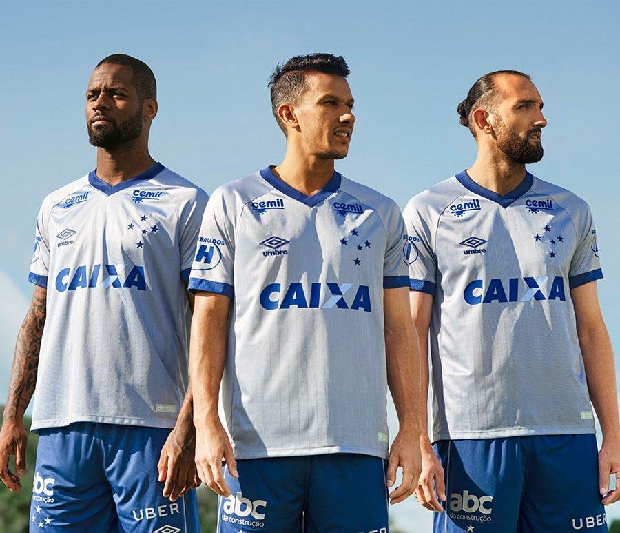 Novo uniforme do Cruzeiro traz como novidade a cor prata