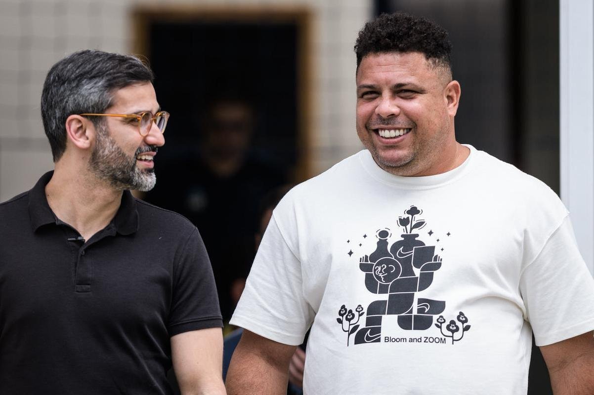 Dono de 90% das aes da Sociedade Annima do Futebol (SAF) do Cruzeiro, Ronaldo visitou Toca da Raposa II na vspera de Cruzeiro x Vasco, pela Srie B