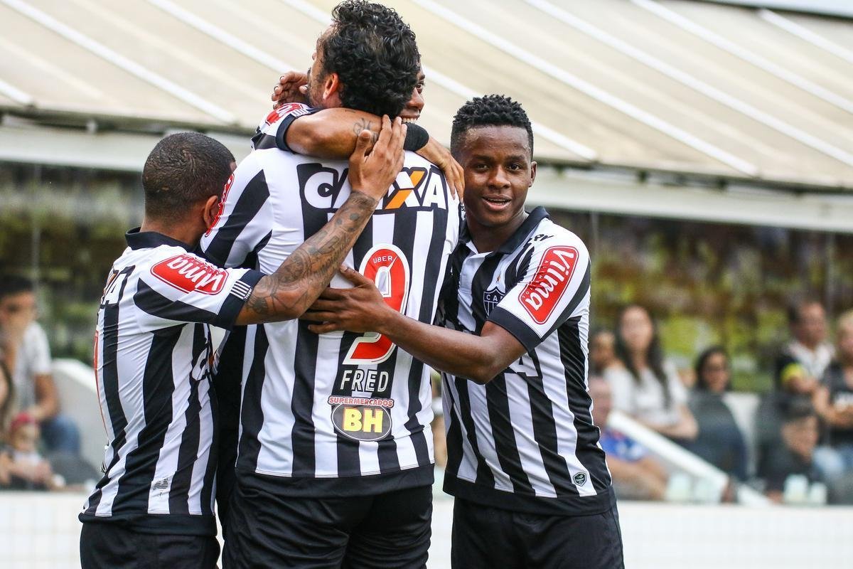 O Santos venceu o Atltico por 3 a 1 neste sbado, em jogo da 32 rodada do Campeonato Brasileiro